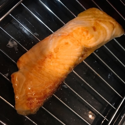 このレシピで生鮭を2回焼きました❤✨
皮はパリパリ、身はふっくらですごく美味しかったです(*´˘`*)♥